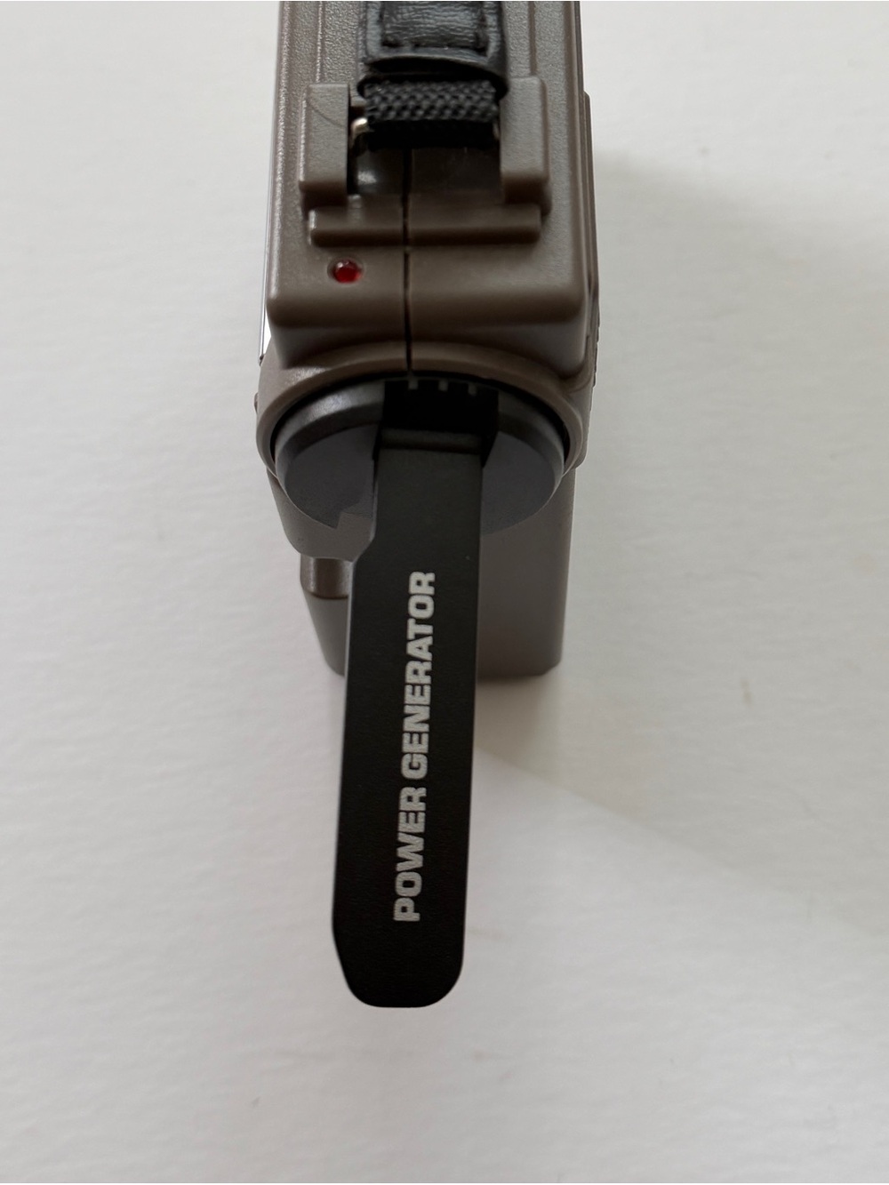 Grundig FR 200 AM/FM Emergency Survival Radio Short Wave Light Hand Crank - Picture 5 of 7